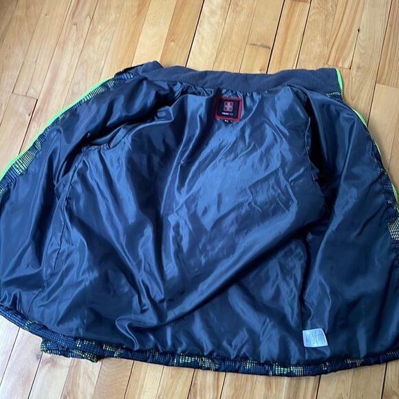 Swiss tech gray/lime/black pattern zip front puffer jacket. XL (14-16). - Picture 4 of 5